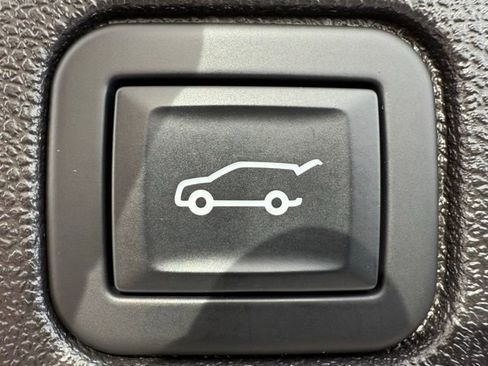 Used 2022 GMC Terrain SLT w/ Infotainment Package II image 13