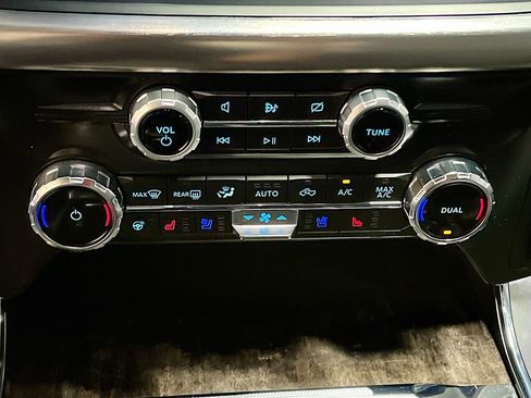 Used 2022 Ford F150 Lariat w/ Equipment Group 502A High AWD/4WD image 16