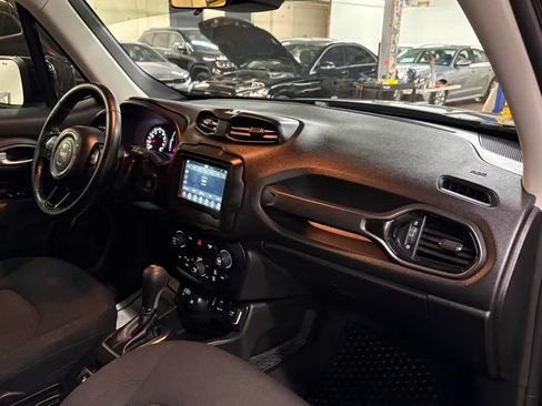 Used 2020 Jeep Renegade Altitude AWD/4WD image 19