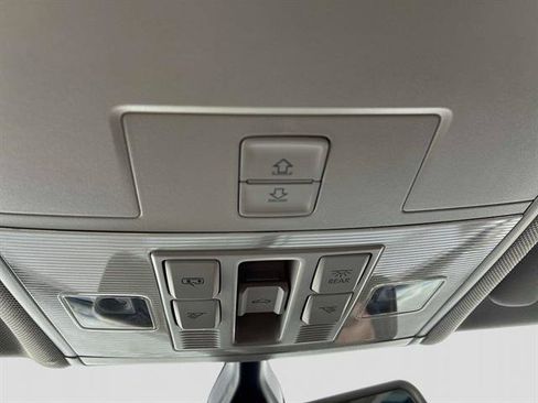 Used 2020 Volkswagen Tiguan SE w/ Panoramic Sunroof Package image 36