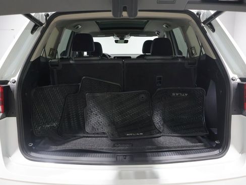 Used 2025 Volkswagen Atlas SEL Premium R-Line image 4