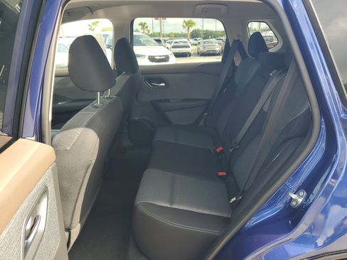 Certified 2023 Nissan Rogue SV FWD image 15