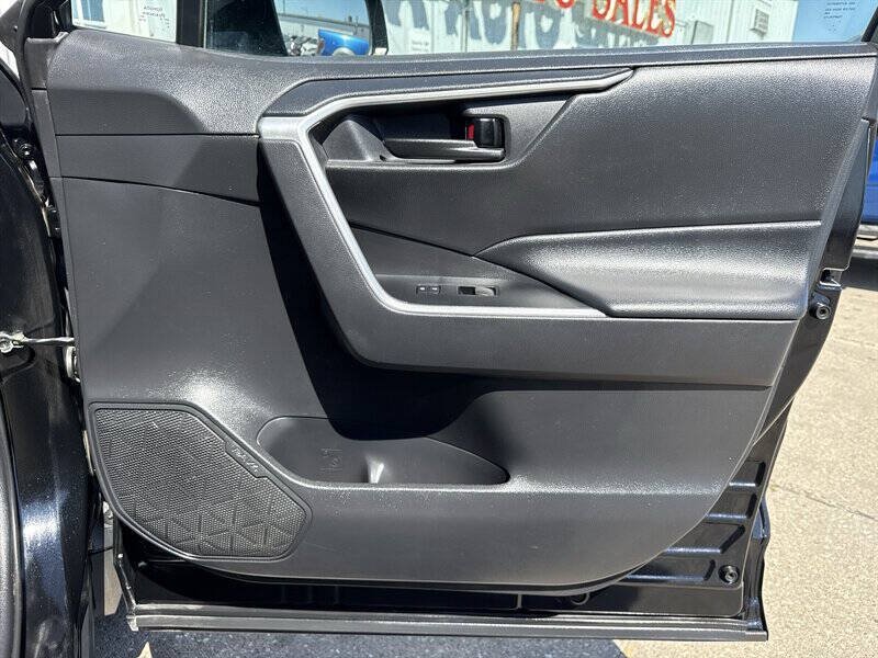 Used 2021 Toyota RAV4 LE AWD/4WD image 22