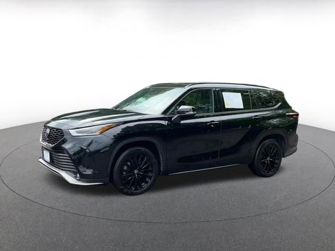 Used 2025 Toyota Highlander XSE AWD/4WD image 8