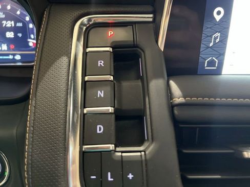 Used 2023 GMC Yukon XL AT4 AWD/4WD image 15