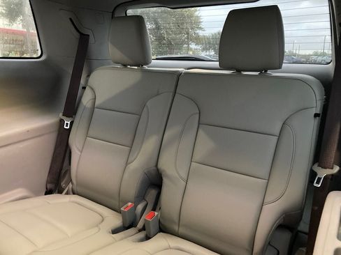 Used 2017 GMC Acadia SLT AWD/4WD image 12
