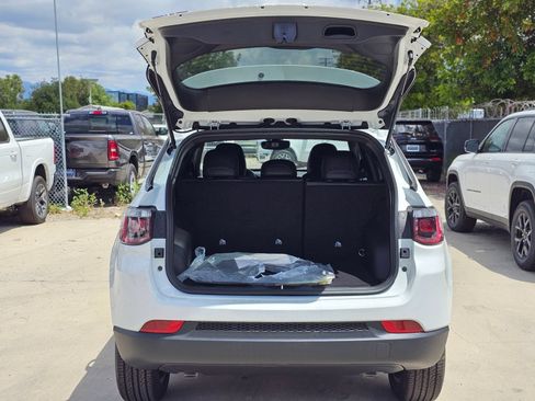 New 2026 Jeep Compass Latitude AWD/4WD image 7