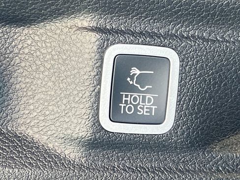 New 2025 Jeep Grand Cherokee L Altitude image 28