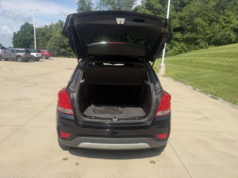 Used 2018 Chevrolet Trax LT w/ LT Convenience Package FWD image 24
