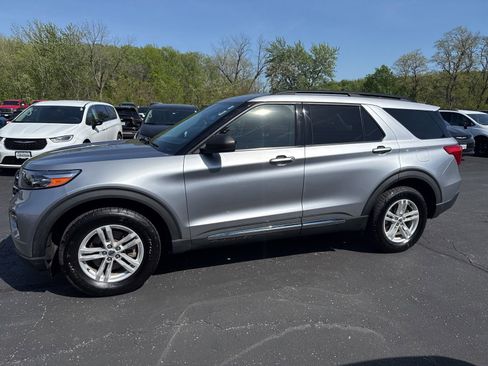 Used 2022 Ford Explorer XLT w/ Equipment Group 202A AWD/4WD image 4