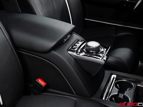 Used 2022 Rolls-Royce Phantom Sedan RWD image 37