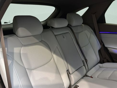 Certified 2026 Genesis GV70 2.5T Advanced AWD/4WD image 22
