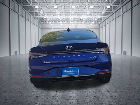 Used 2022 Hyundai Elantra Limited w/ Preferred Accessory Package FWD image 5