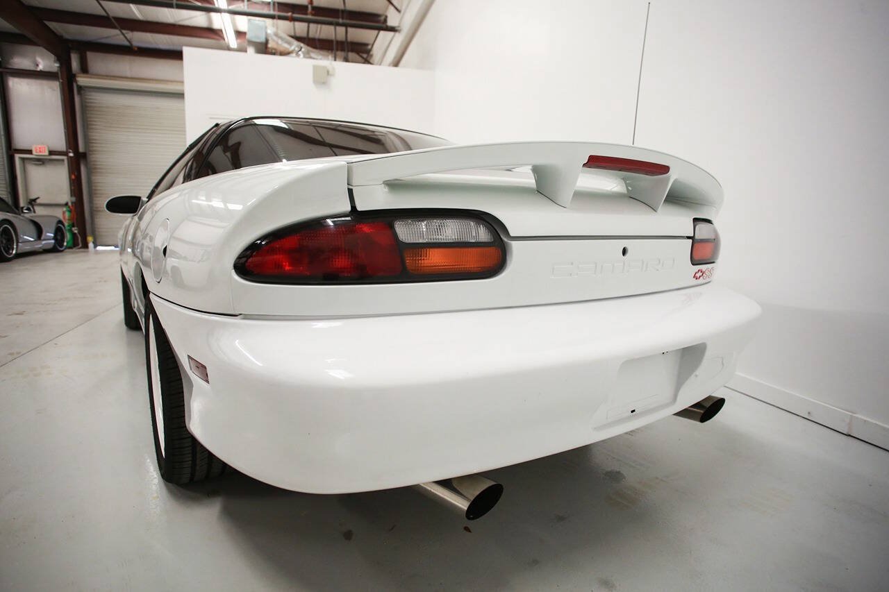 Used 2000 Chevrolet Camaro Z28 w/ SS Performance/Appearance Pkg RWD image 5
