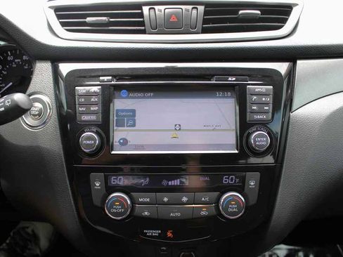 Used 2016 Nissan Rogue SV w/ SV Premium Package FWD image 12