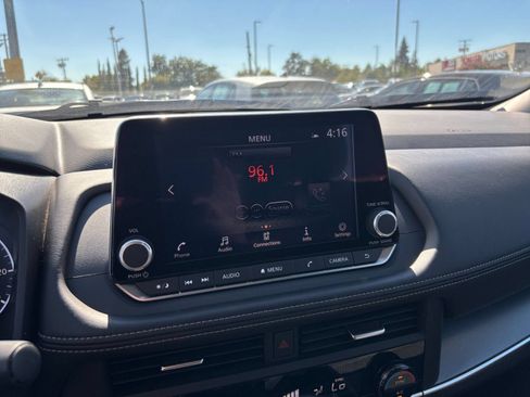 Used 2025 Nissan Rogue SV FWD image 20