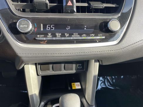 Used 2023 Toyota Corolla Cross LE w/ Moonroof Package FWD image 36