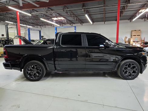 Used 2020 RAM 1500 Limited w/ Black Appearance Package AWD/4WD image 4