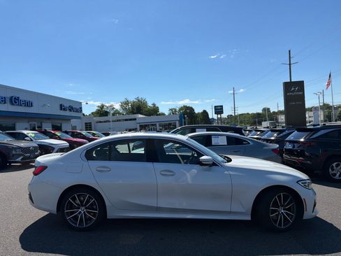 Used 2019 BMW 330i xDrive Sedan w/ Convenience Package AWD/4WD image 3