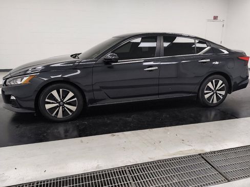 Used 2022 Nissan Altima 2.5 SV FWD image 2