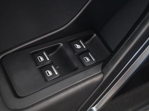 Used 2019 Volkswagen Beetle 2.0T S FWD image 7