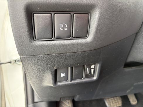 Used 2020 Toyota C-HR LE FWD image 33