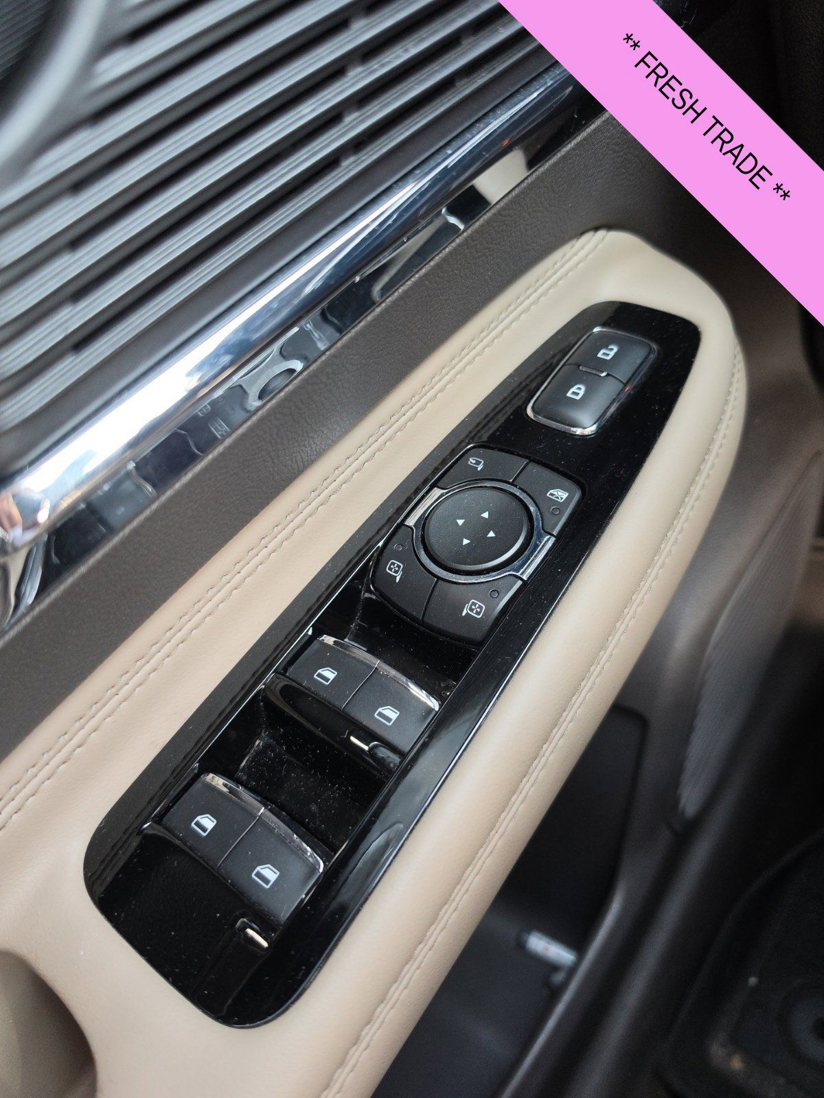 Used 2021 Lincoln Corsair FWD w/ Equipment Group 101A image 17