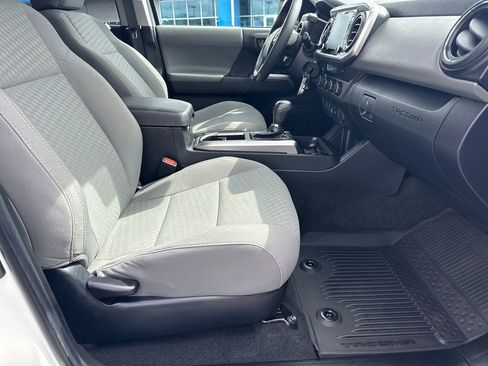 Used 2022 Toyota Tacoma SR5 w/ Technology Package image 14
