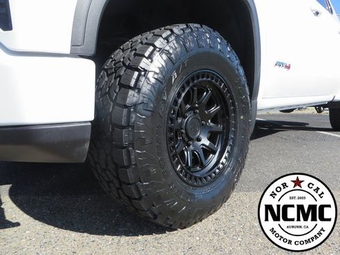 Used 2025 GMC Sierra 1500 AT4 image 10