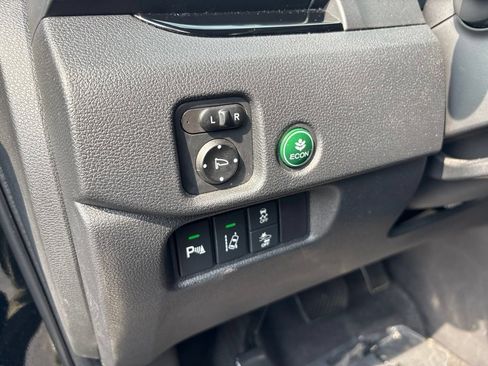 Used 2018 Honda Pilot Touring image 21