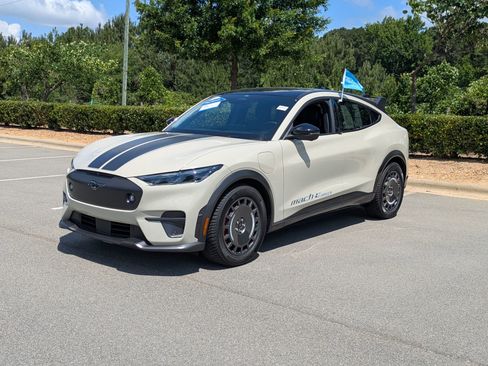 Certified 2025 Ford Mustang Mach-E GT AWD/4WD image 8