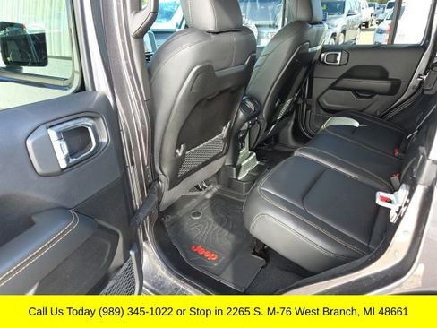 Used 2025 Jeep Wrangler Unlimited Sahara image 17