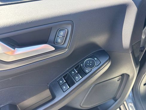 Used 2025 Ford Escape SE FWD image 21