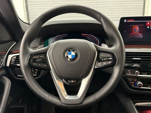 Used 2023 BMW 530i w/ Premium Package RWD image 11