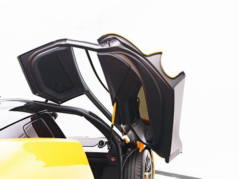 Used 2019 McLaren Senna image 37