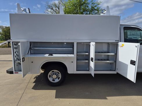 New 2025 Chevrolet Express 3500 w/ Power Convenience Package image 7