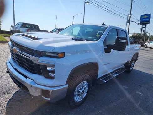 Used 2024 Chevrolet Silverado 2500 LT image 3