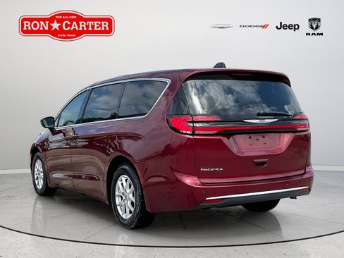 Certified 2023 Chrysler Pacifica Touring-L FWD image 4