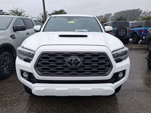 Used 2023 Toyota Tacoma TRD Sport V6 image 2