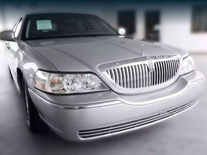 Used 2004 Lincoln Town Car Signature