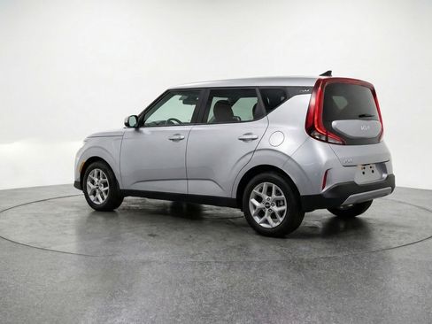Used 2025 Kia Soul LX w/ LX Technology Package image 6