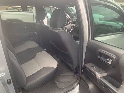 Used 2021 Toyota Tacoma TRD Off-Road image 11