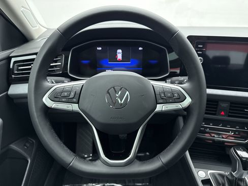 Used 2025 Volkswagen Jetta SE w/ Sunroof Package FWD image 12