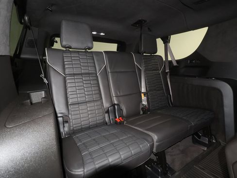 Used 2025 Cadillac Escalade ESV V AWD/4WD image 26