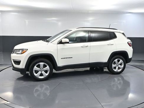 Used 2018 Jeep Compass Latitude w/ Cold Weather Group AWD/4WD image 11