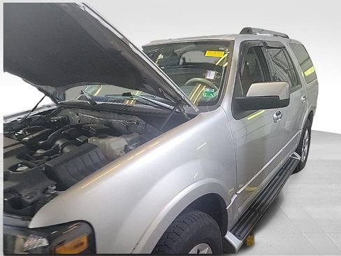 Used 2010 Ford Expedition Limited image 12