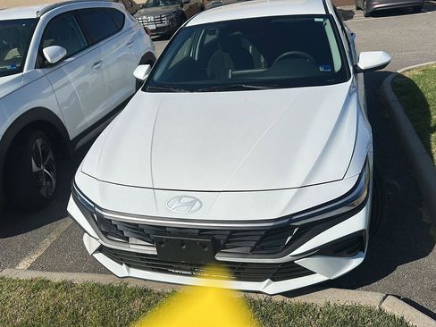 New 2025 Hyundai Elantra Blue image 2