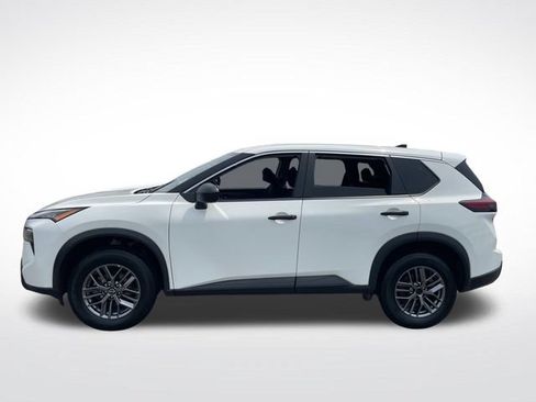 Used 2024 Nissan Rogue S AWD/4WD image 2
