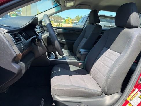 Used 2017 Toyota Camry LE image 21