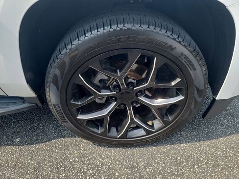 Used 2019 Chevrolet Suburban LT image 10